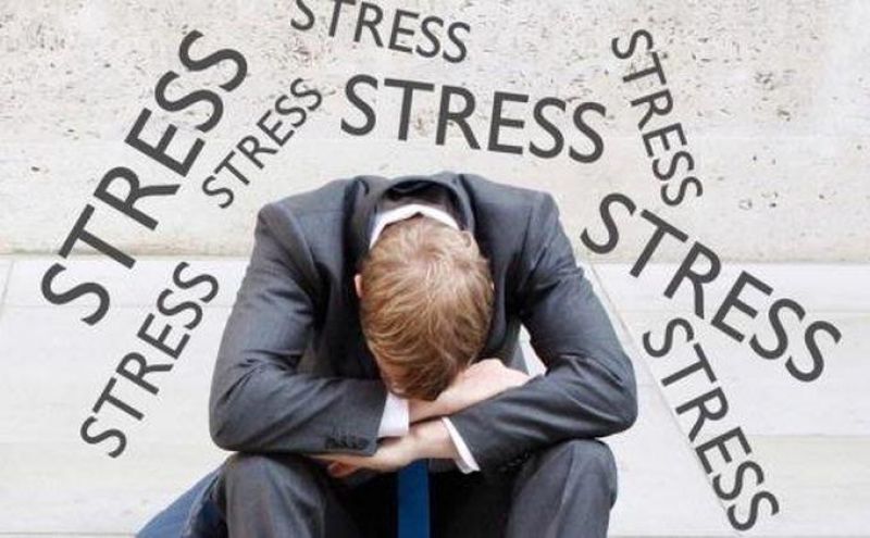 Căng thẳng tâm lý kéo dài (stress).